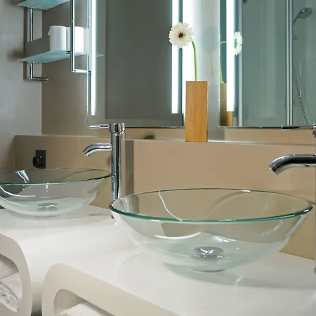 Leonardo Boutique Hotel 4*